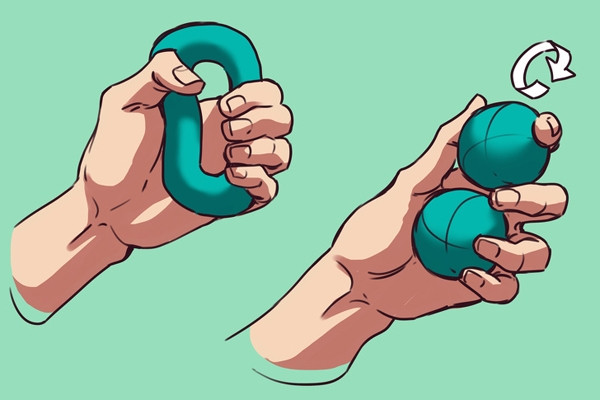 Ở văn phòng, bạn có thể dùng hai quả bóng nhỏ, xoay tròn để vận động cơ cổ tay. Nếu có dụng cụ bóp cơ tay, bạn có thể tranh thủ thời gian rảnh để tập luyện.