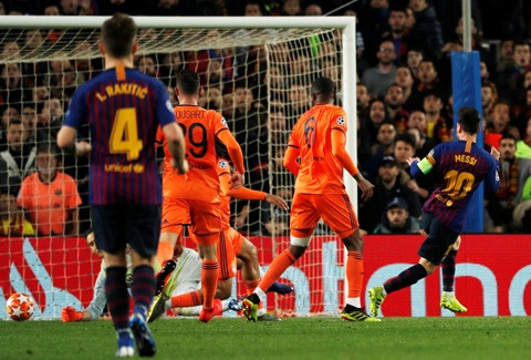 Messi solo và dứt điểm bằng chân phải nâng tỷ số lên 3-1 ở phút 78
