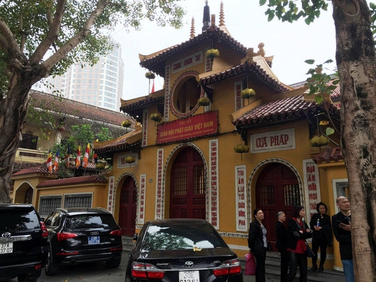 Đề xuất tạm đình chỉ tất cả chức vụ đối với trụ trì chùa Ba Vàng - Ảnh 2.