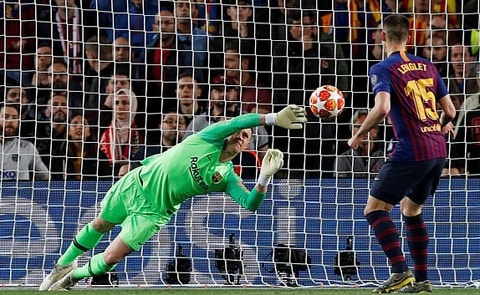 Ter Stegen có 3 pha cứu thua xuất thần cho Barca ở đầu hiệp 2