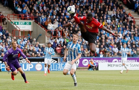 Pogba khá vô duyên ở trận đấu này với 2 tình huống đưa bóng chạm xà ngang