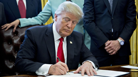 Ông Trump ký sắc lệnh cản đường Huawei - Ảnh 1.