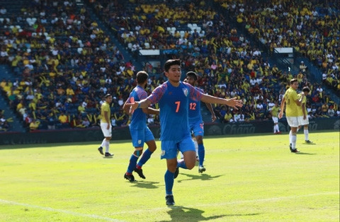 Ấn Độ bất ngờ vươn lên dẫn trước ở phút 17 do công của Thapa
