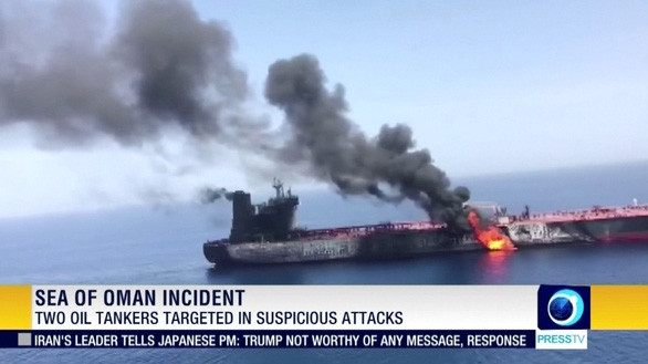 Iran phản pháo vụ tấn công tàu dầu, Mỹ điều tàu chiến đến vùng Vịnh - Ảnh 2.