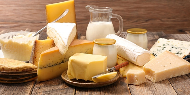 Phô mai, sữa tươi và bánh mì được cho là hiệu quả và tiện dụng hơn những thực phẩm khác trong việc chống say rượu bia.