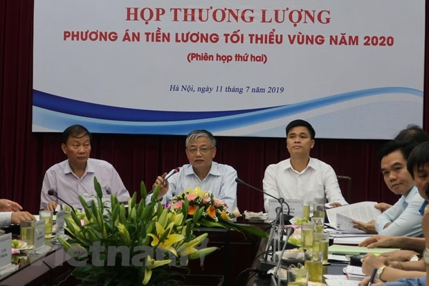 Luong toi thieu vung nam 2020: 'Chot' phuong an tang o muc 5,5% hinh anh 1