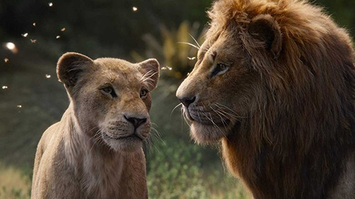 Simba (phải) và Nala trong phim. 