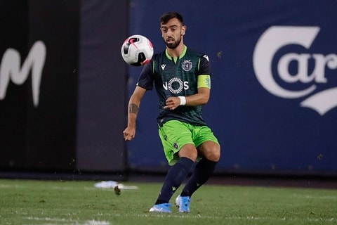 Bruno Fernandes chứng tỏ khả năng ghi bàn, kiến tạo và phát động tấn công cực tốt ở trận gặp Liverpool