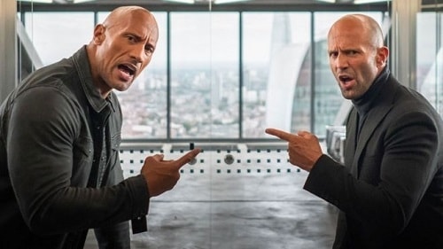 Cảnh kèn cựa nhau của Hobbs và Shaw. Ảnh: Universal.