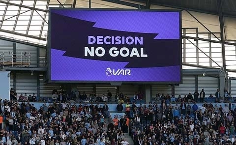 VAR từ chối bàn thắng của Man City