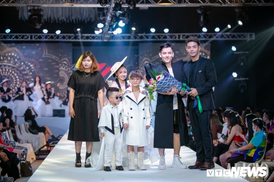 20 mau nhi Viet trinh dien dinh cao tai Bangkok Kids International Fashion Show 2019 hinh anh 1