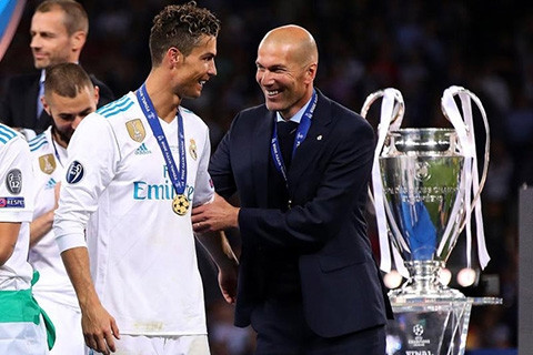 HLV Zidane ca ngợi Ronaldo đến từ thiên hà khác
