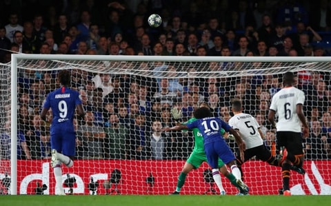 Barkley là tội đồ với pha đá hỏng penalty ở những phút cuối