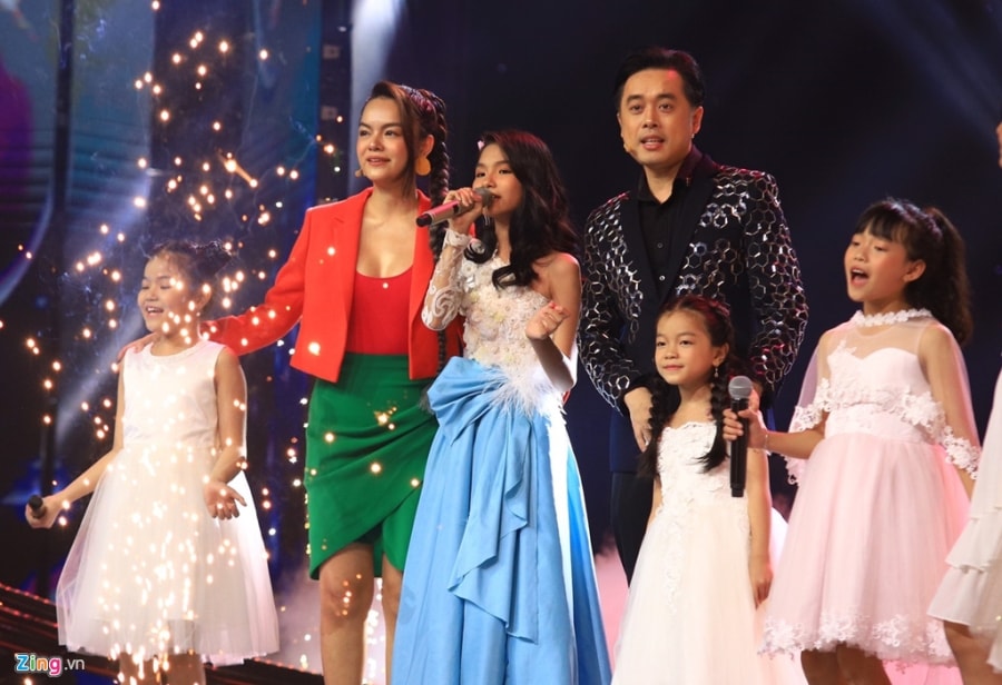 MC Nguyen Khang nham ket qua The Voice Kids khien thi sinh khoc nuc no hinh anh 1 