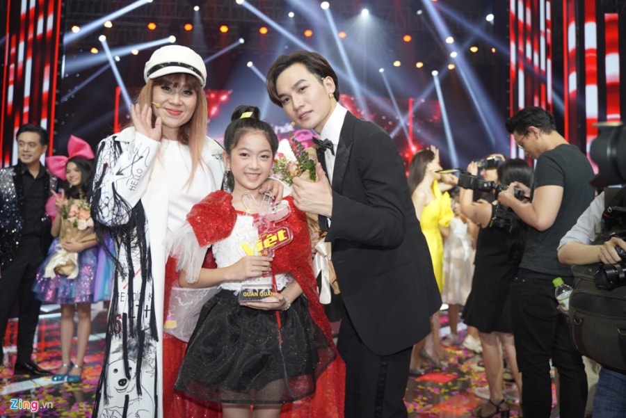 MC Nguyen Khang nham ket qua The Voice Kids khien thi sinh khoc nuc no hinh anh 2 