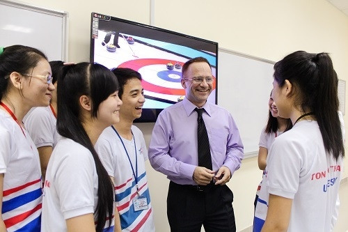 Sinh viên Đại học Tôn Đức Thắng học ngoại ngữ trong khu học thuật riêng. Ảnh: Ton Duc Thang University