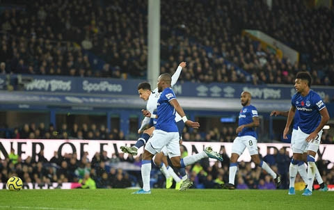 Dele Alli ghi bàn mở tỷ số cho Tottenham trong hiệp 2