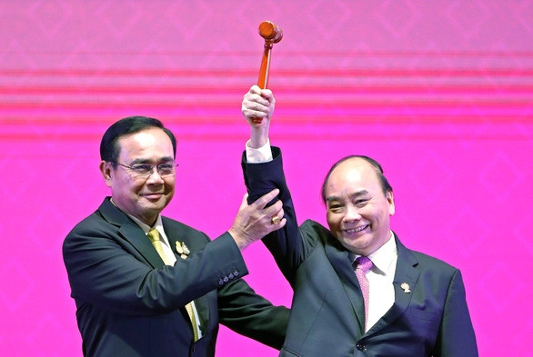 Việt Nam nhận vai trò chủ tịch ASEAN 2020 - Ảnh 1.