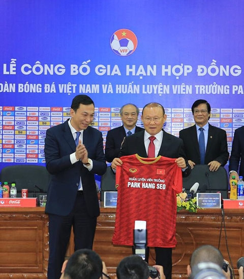 HLV Park Hang Seo đặt mục tiêu giúp ĐT Việt Nam gặt hái những thành công mới trong tương lai - Ảnh: Đức Cường 