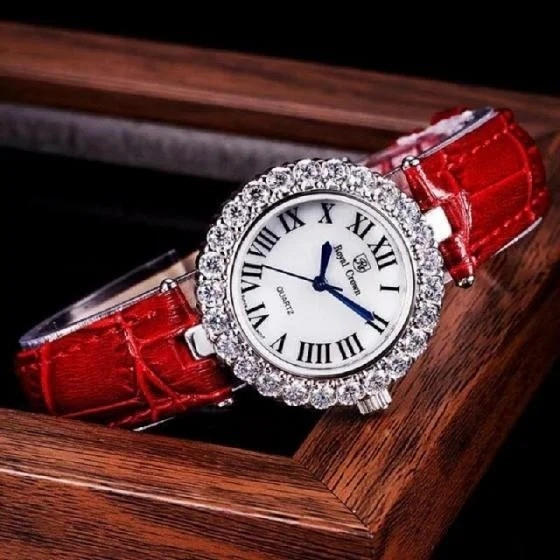 Nhiều kiểu dáng đồng hồ nam, nữ chính hãng của các thương hiệu Royal Crown, Shengke Korea, Julius... giảm giá sâu trên Shop VnExpress nhân dịp 20/11.