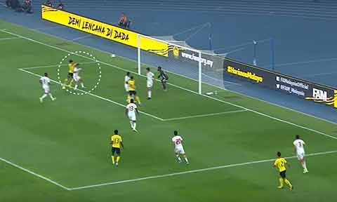 UAE để đối thủ ghi 3 bàn từ những đường bóng bổng vào vòng cấm đội nhà 