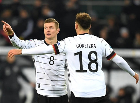 Kroos và Goretzka phối hợp ăn ý để mang về bàn thắng thứ 2