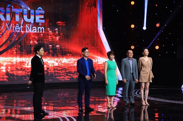 gameshow cua mc lai van sam va tran thanh bi khan gia chi trich hinh anh 1