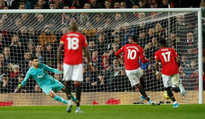 Rashford ấn định tỷ số 2-1 trên chấm 11m