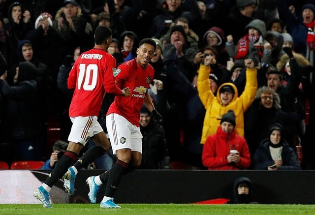 Cả Rashford và Martial đều ghi bàn ở trận gặp Colchester