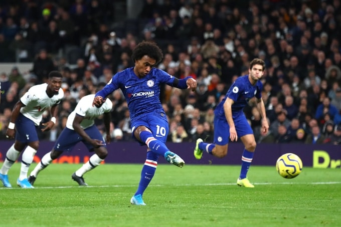 Willian nhân đôi cách biệt trên chấm 11m