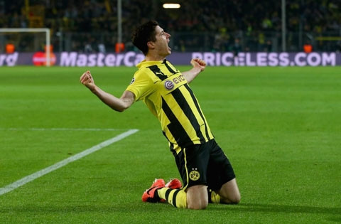 Lewandowski vụt sáng trong màu áo Dortmund