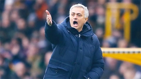 Mourinho luôn chiến đấu bằng mồm với tất cả