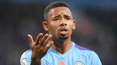 Gabriel Jesus là nguyên nhân khiến Man City hụt hơi so với Liverpool