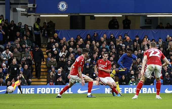 Hudson-Odoi ghi dấu ấn ở cả 2 bàn của Chelsea trận này