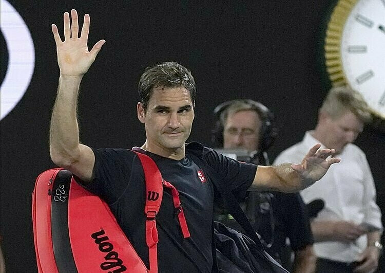 Federer cống hiến nhiều pha bóng đẹp dù chấn thương. Ảnh: AP.