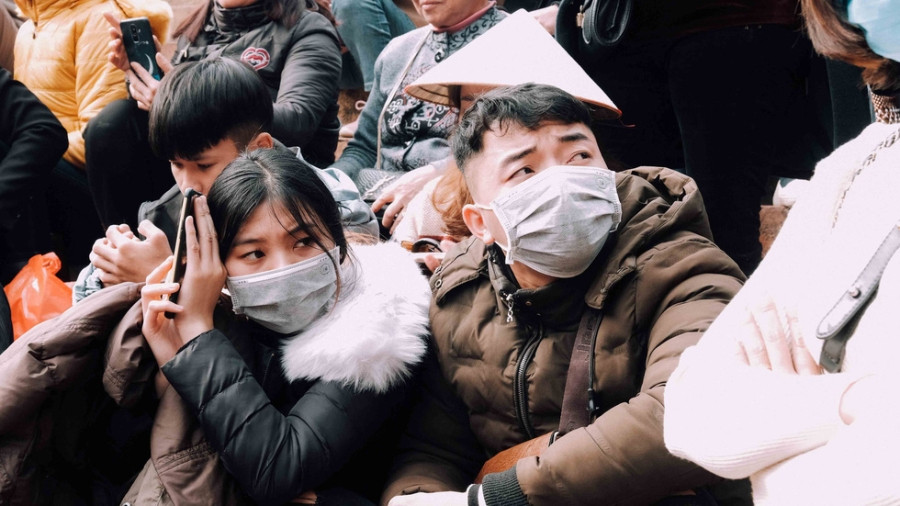 Dân vẫn kéo về khai hội chùa Hương bất chấp virus corona - Ảnh 2.