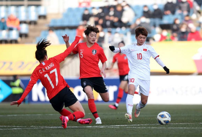 ĐT Hàn Quốc không ghi được nhiều bàn trong hiệp 1 trước lối đá khó chịu của Việt Nam 