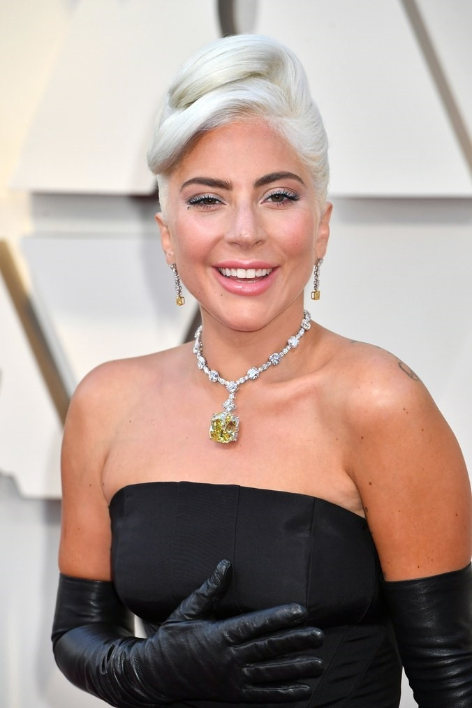 Lady Gaga, Angelina Jolie va 10 my nhan mac vay dep nhat lich su Oscar hinh anh 1 Lady1.jpg