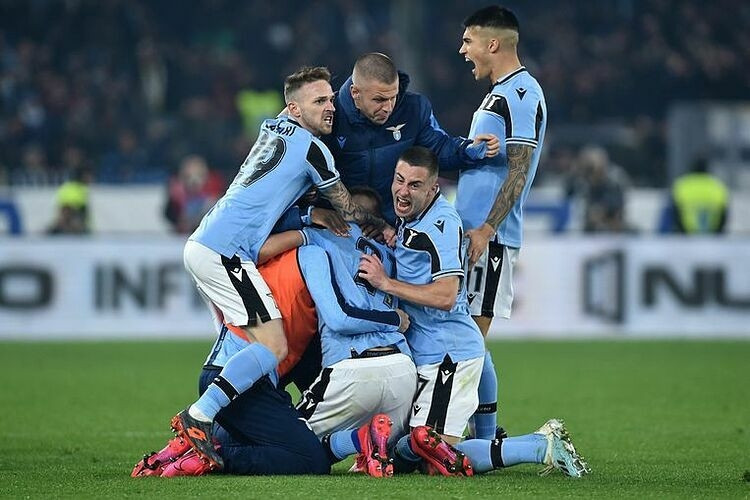 Niềm vui của Lazio sau khi leo lên nhì bảng. Ảnh: Photo news.