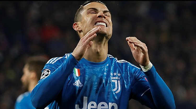 Ronaldo bị khóa chặt trong suốt 90 phút. Ảnh: Reuters.