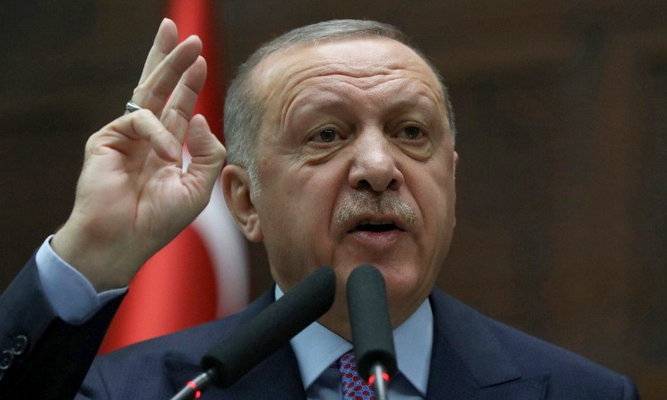 Tổng thống Erdogan phát biểu trong cuộc họp đảng cầm quyền hôm 26/2. Ảnh: AFP.