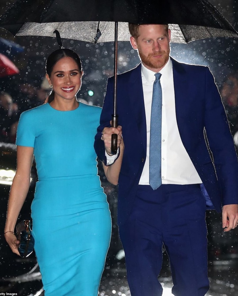 Meghan Markle dien do ruc ro, trang diem dam sau khi roi Hoang gia Anh hinh anh 3 meghanmarkle_official_87396505_220484479138730_1097541552053964807_n.jpg