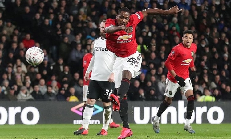 Ighalo ghi bàn vào lưới Derby County trong trận Man Utd thắng 3-0 ở vòng 1/8 Cup FA hôm 5/3. Ảnh: Reuters.