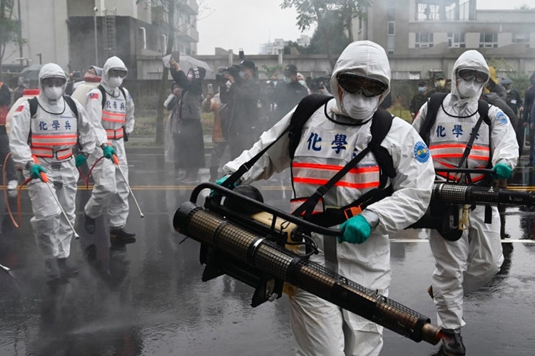 Soldiers take part in a drill organized by the New Taipei City government to prevent the spread of the new coronavirus in Xindian district on March 14.SAM YEH/AFP VIA GETTY IMAGES