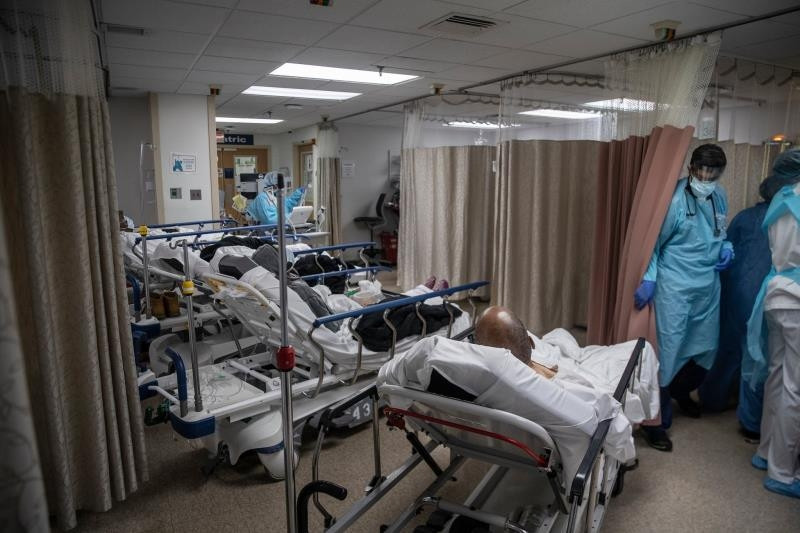 Bệnh viện ở New York bật chế độ thảm họa, bác sĩ thành bệnh nhân Covid-19 - 5