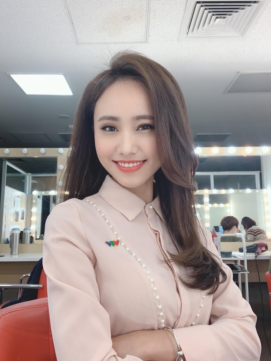 MC thời tiết Xuân Anh: Nhảy đẹp, có bạn trai, lương VTV tỷ lệ thuận với đam mê