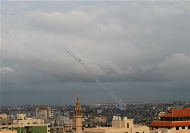 Israel tan cong cac vi tri Hamas dap tra vu phong rocket tu Gaza hinh anh 1