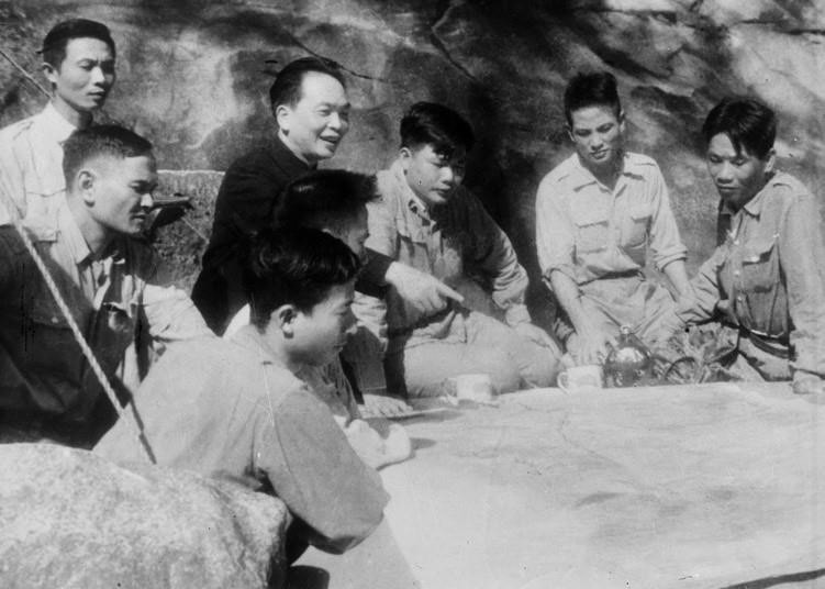 Bac Ho va Dai tuong Vo Nguyen Giap trong Chien dich Dien Bien Phu hinh anh 4