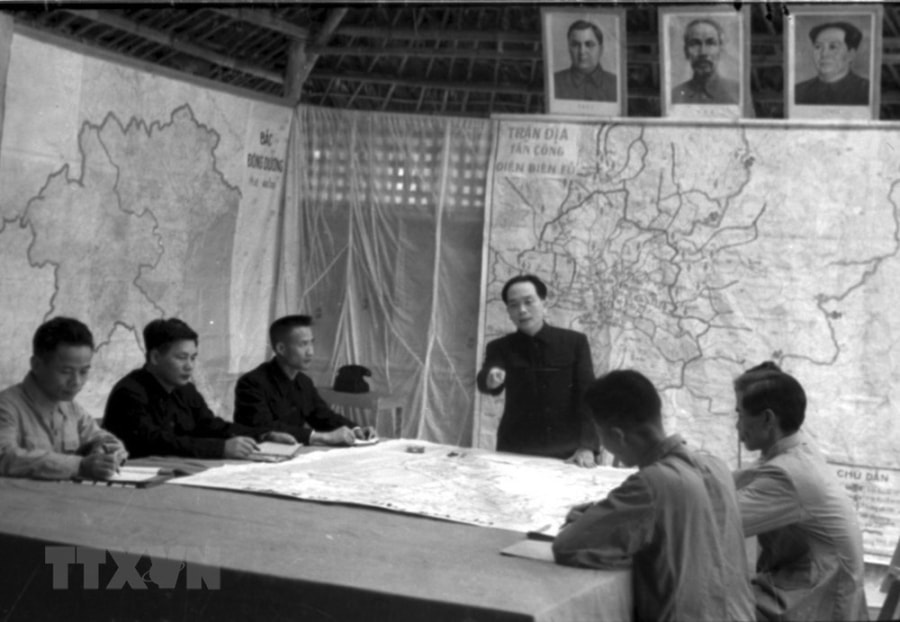 Bac Ho va Dai tuong Vo Nguyen Giap trong Chien dich Dien Bien Phu hinh anh 7