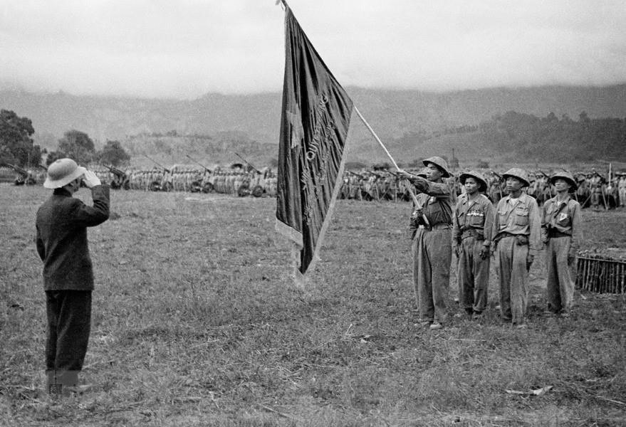 Bac Ho va Dai tuong Vo Nguyen Giap trong Chien dich Dien Bien Phu hinh anh 12